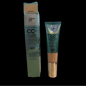 IT Cosmetics CC+ Oil-Free Matte Foundation - Light Medium Shade